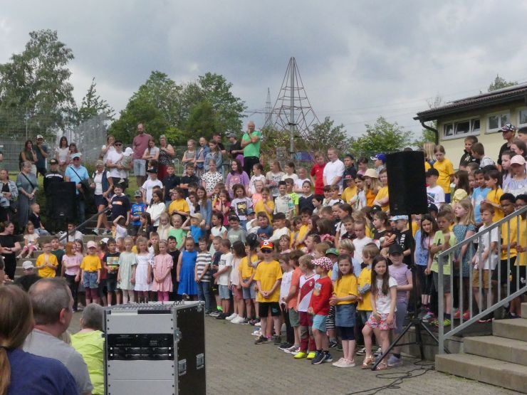 Kinder beim Singen